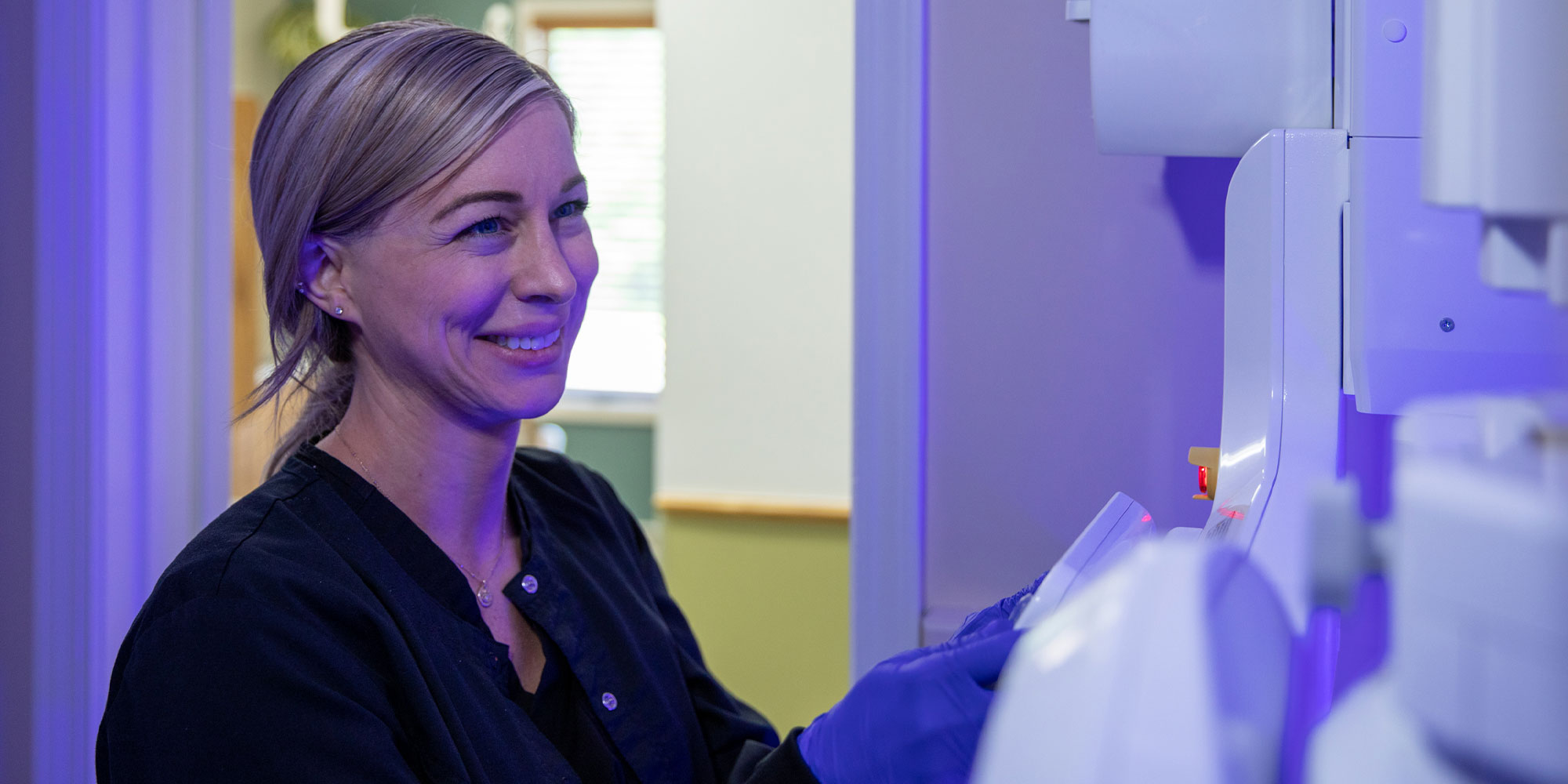 staff member overseeing 3D scanning for patient's dental procedure